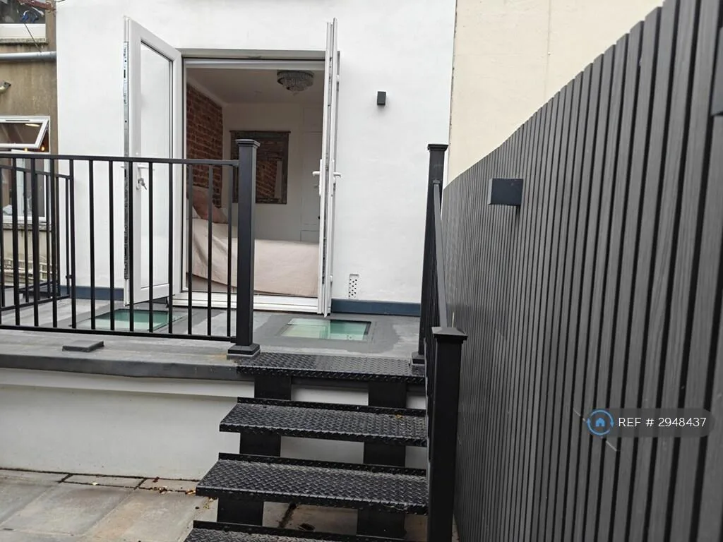 3 bedroom maisonette for rent