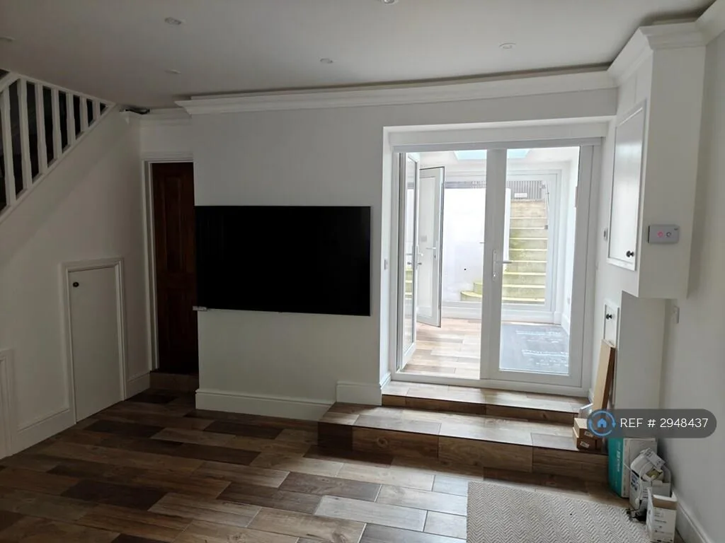3 bedroom maisonette for rent