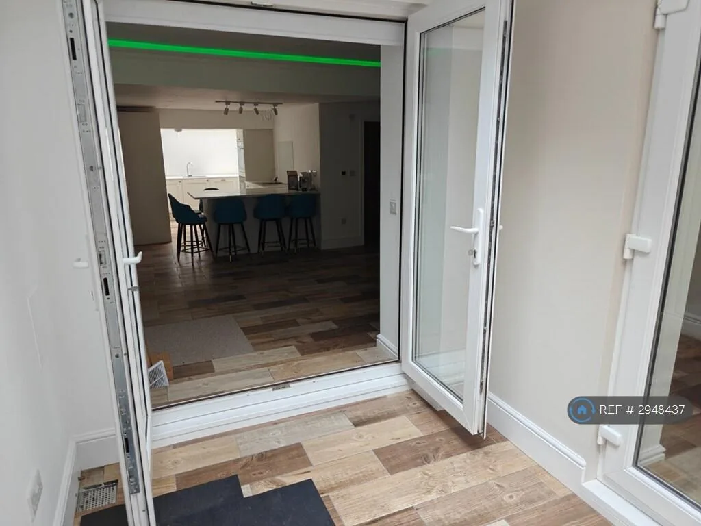 3 bedroom maisonette for rent