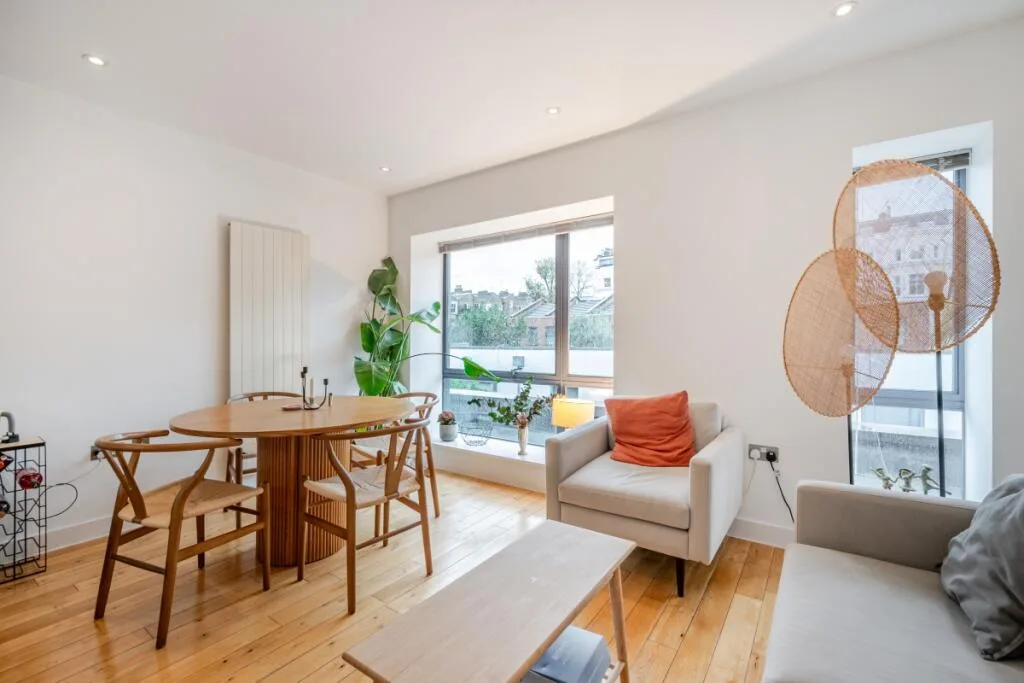 2 bedroom mews property for rent