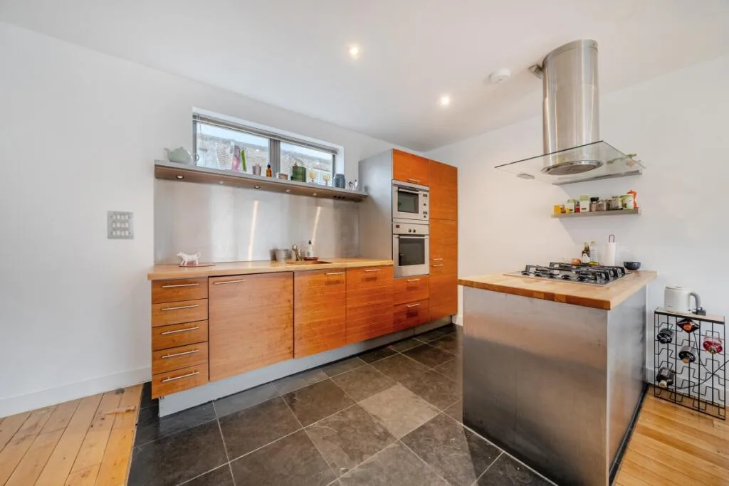2 bedroom mews property for rent