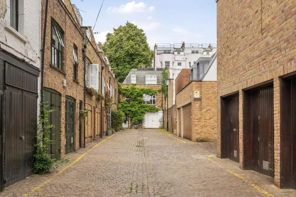 2 bedroom mews property for rent