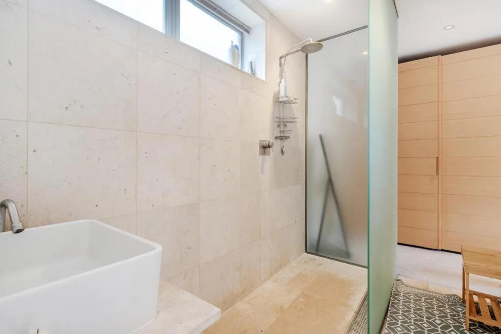 2 bedroom mews property for rent