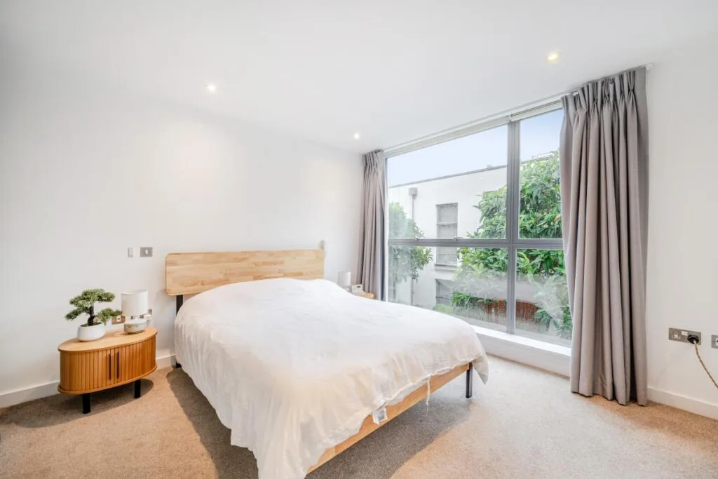 2 bedroom mews property for rent