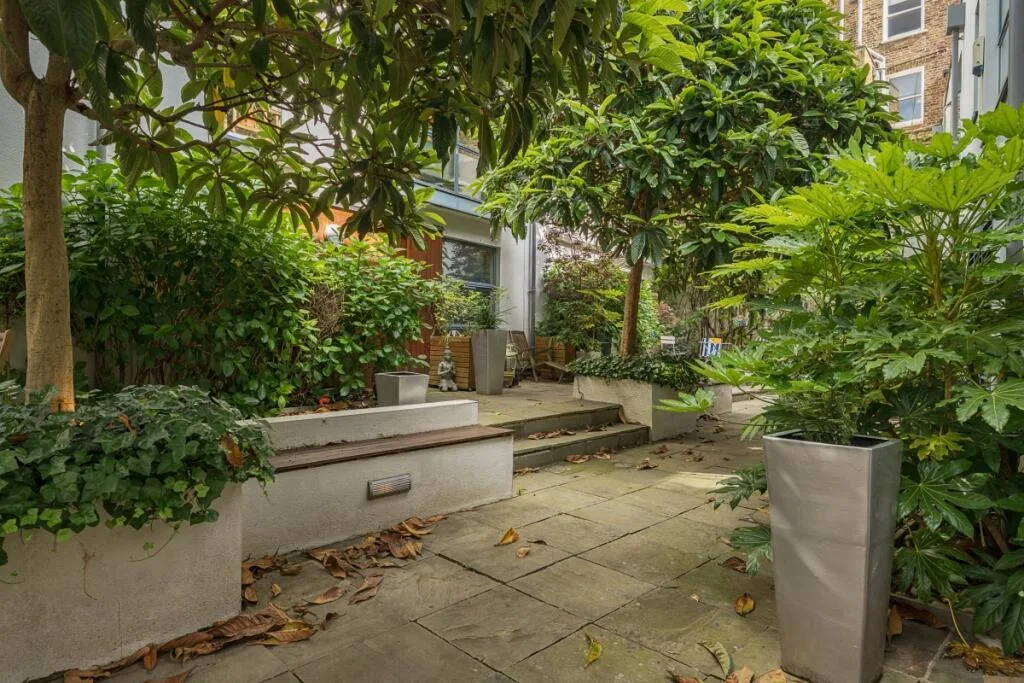 2 bedroom mews property for rent