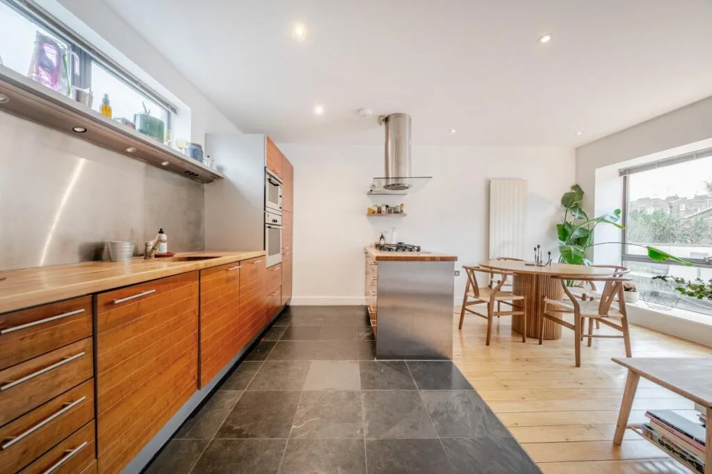 2 bedroom mews property for rent