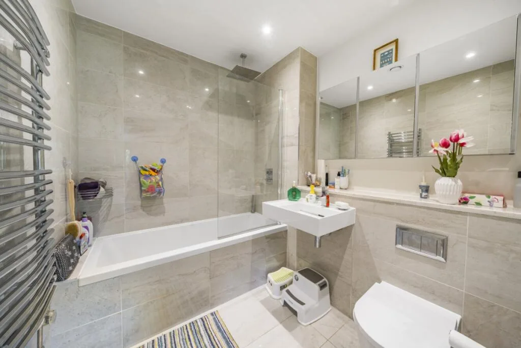 3 bedroom flat for rent