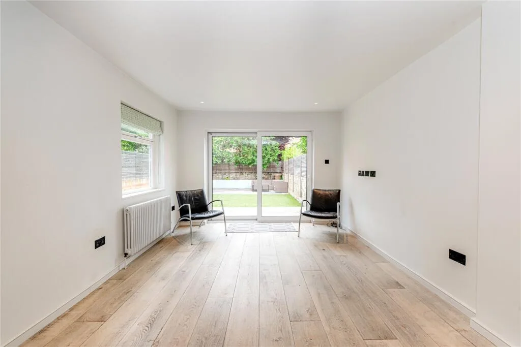 2 bedroom maisonette for rent