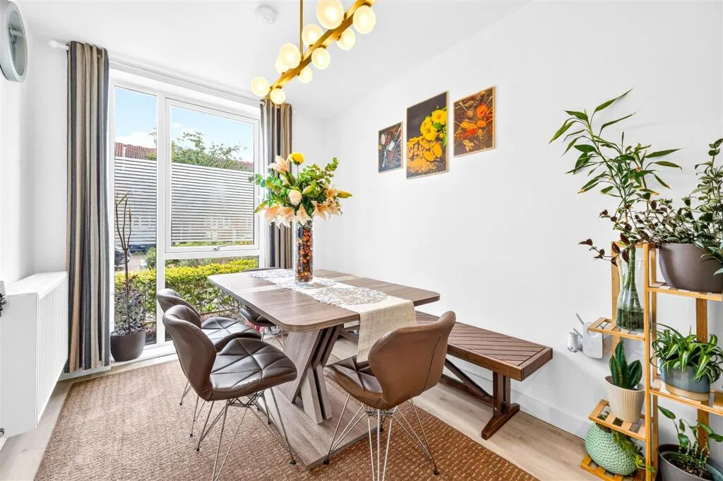 3 bedroom maisonette for rent