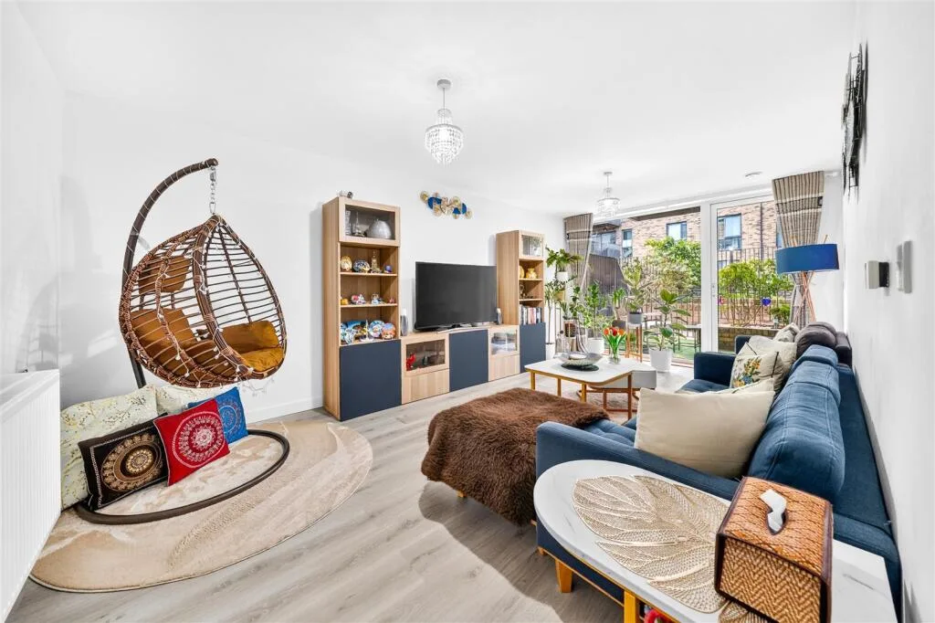 3 bedroom maisonette for rent