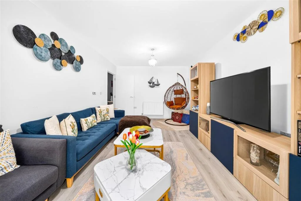 3 bedroom maisonette for rent
