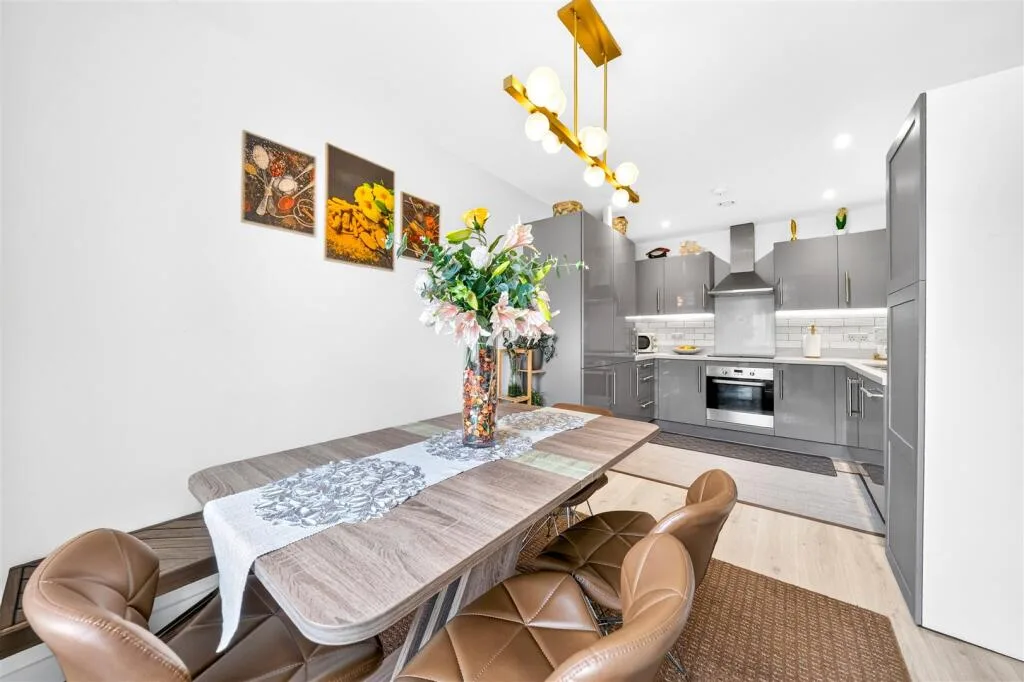 3 bedroom maisonette for rent