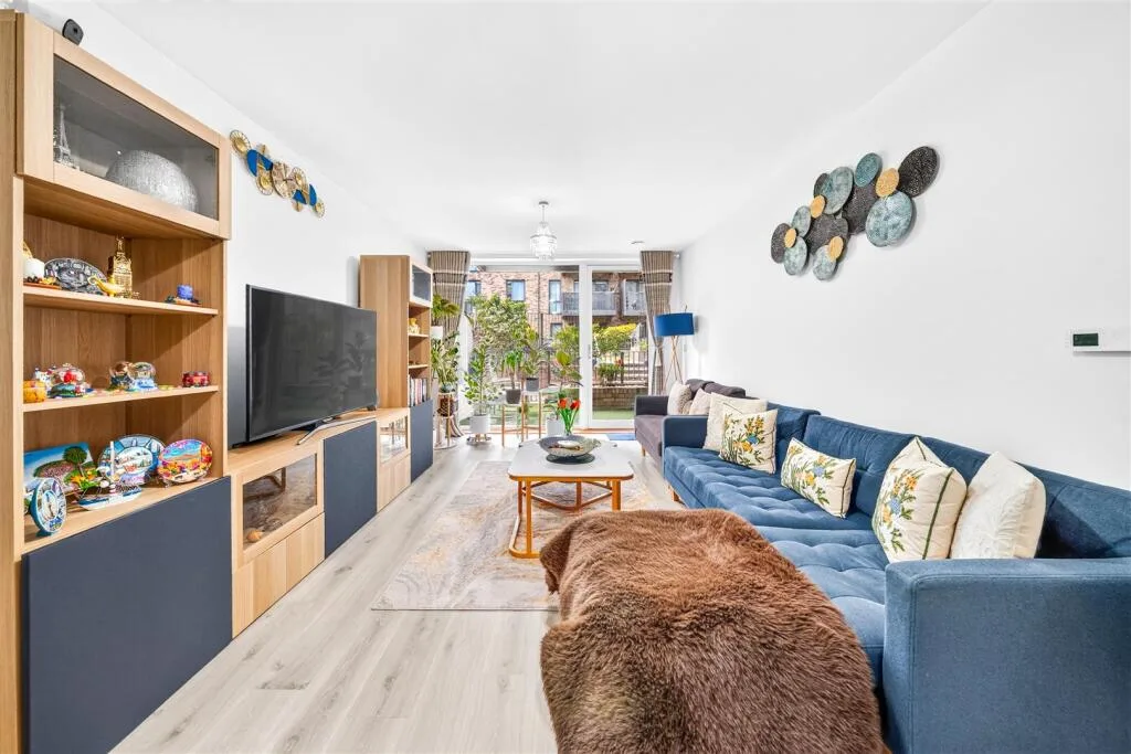 3 bedroom maisonette for rent