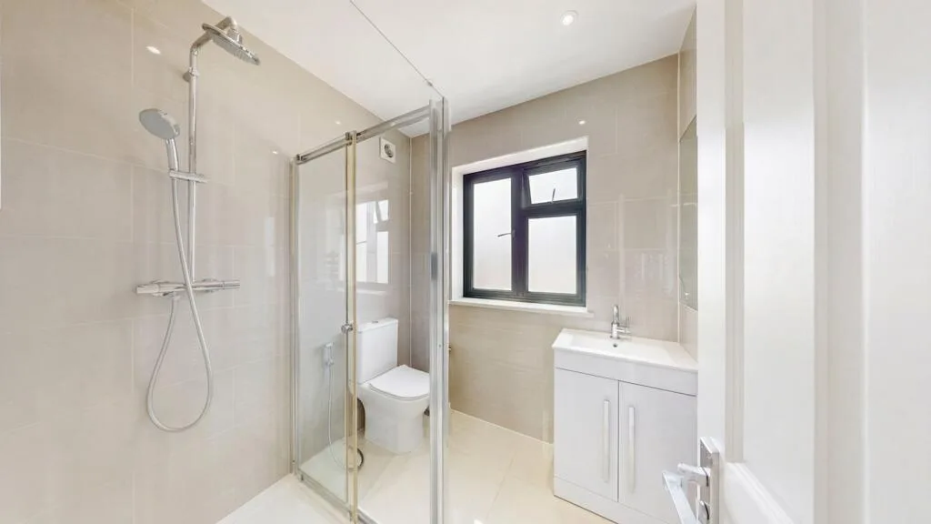 5 bedroom semi-detached house for rent