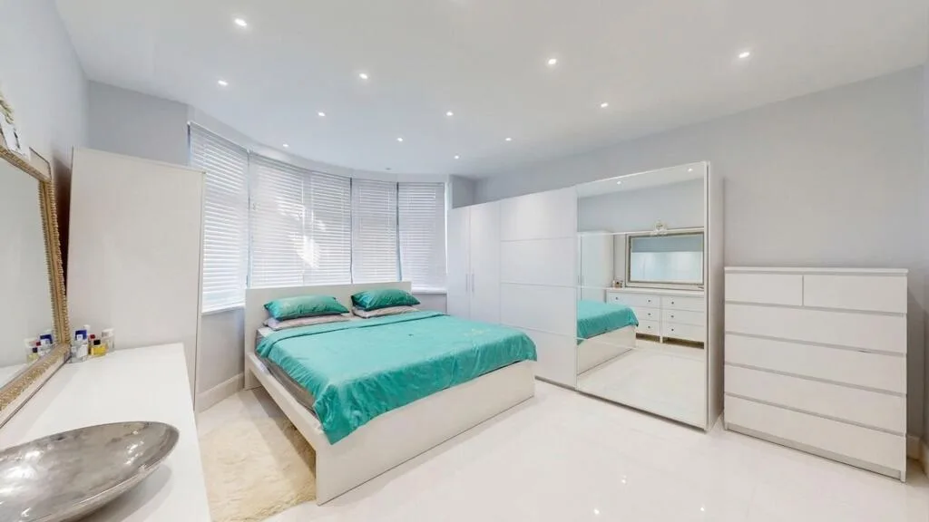 5 bedroom semi-detached house for rent