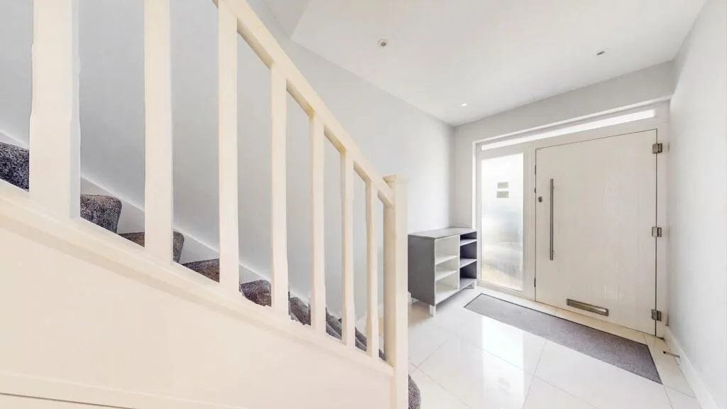 5 bedroom semi-detached house for rent