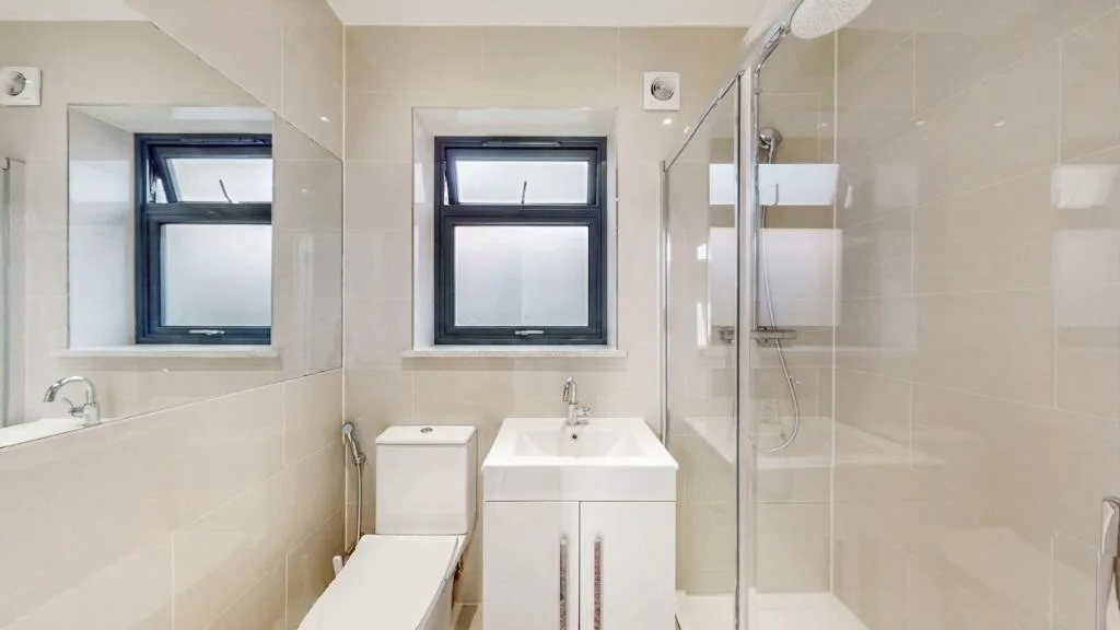 5 bedroom semi-detached house for rent