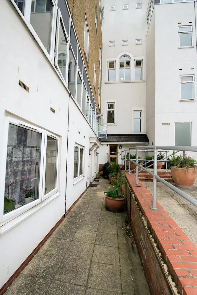 2 bedroom mews property for rent