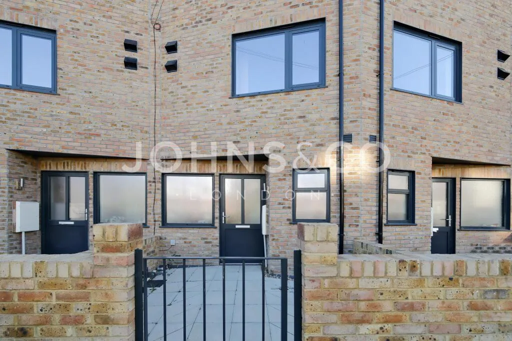 3 bedroom town house for rent