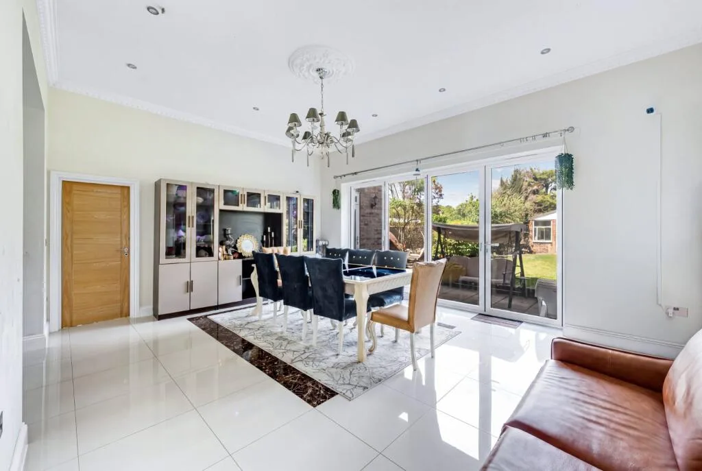 8 bedroom detached house for rent