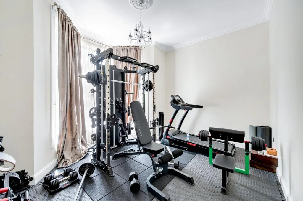 8 bedroom detached house for rent