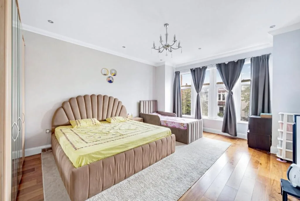 8 bedroom detached house for rent