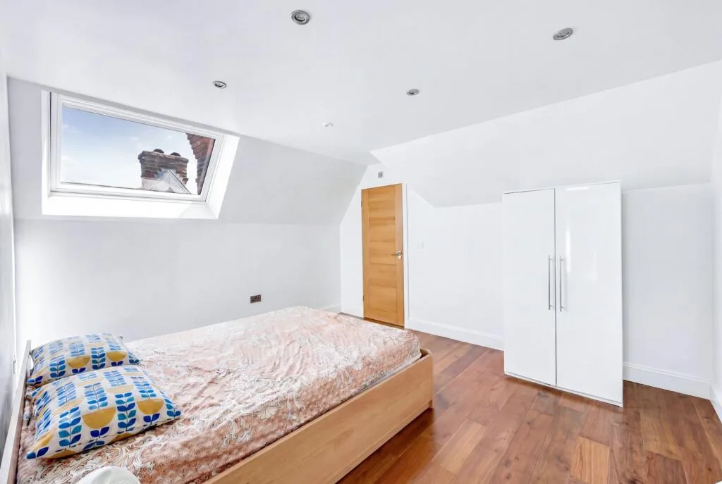 8 bedroom detached house for rent