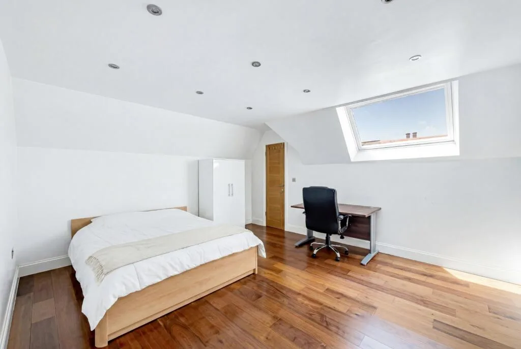 8 bedroom detached house for rent