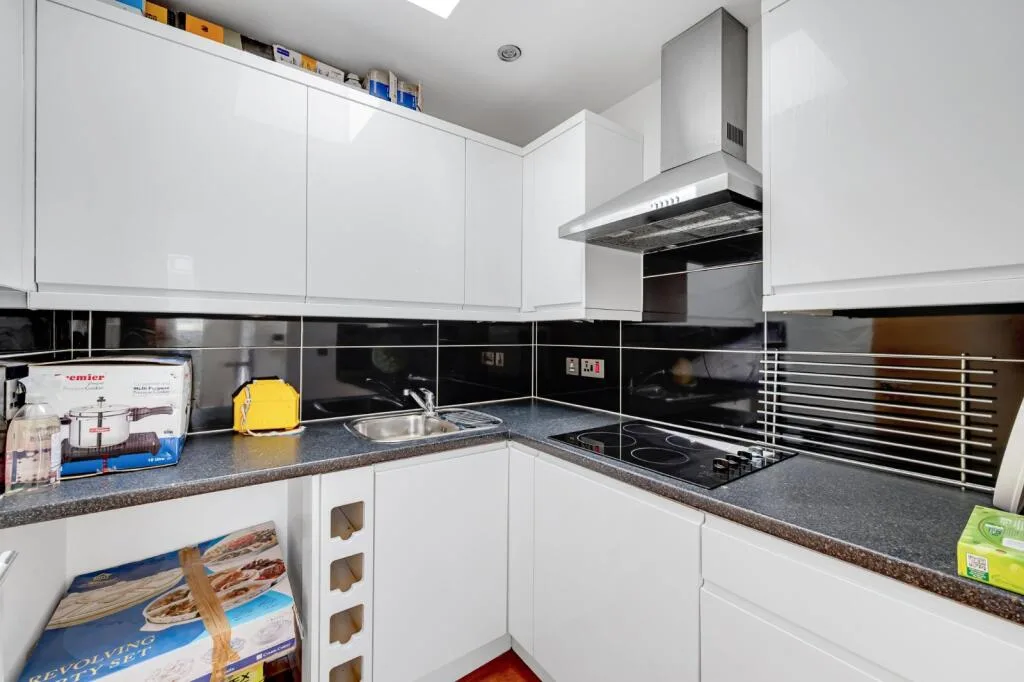 8 bedroom detached house for rent