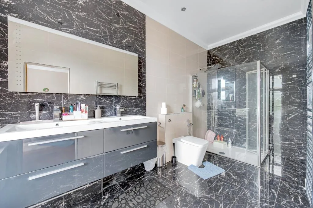 8 bedroom detached house for rent