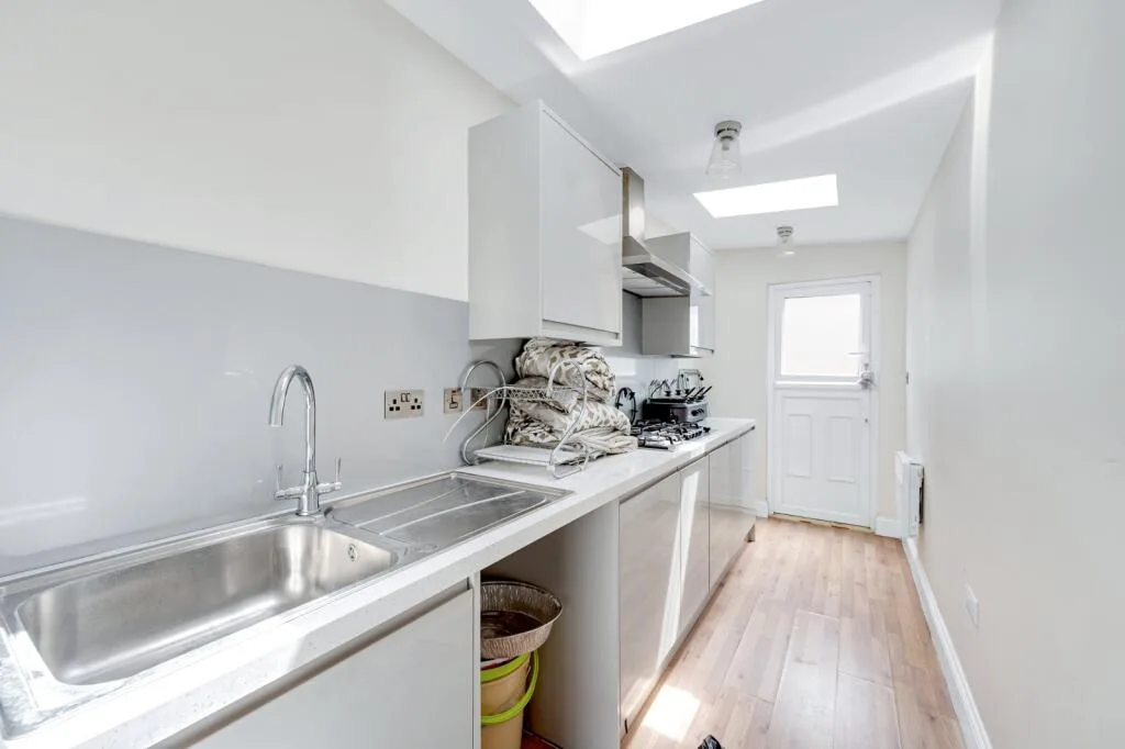 8 bedroom detached house for rent