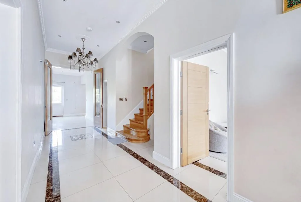 8 bedroom detached house for rent