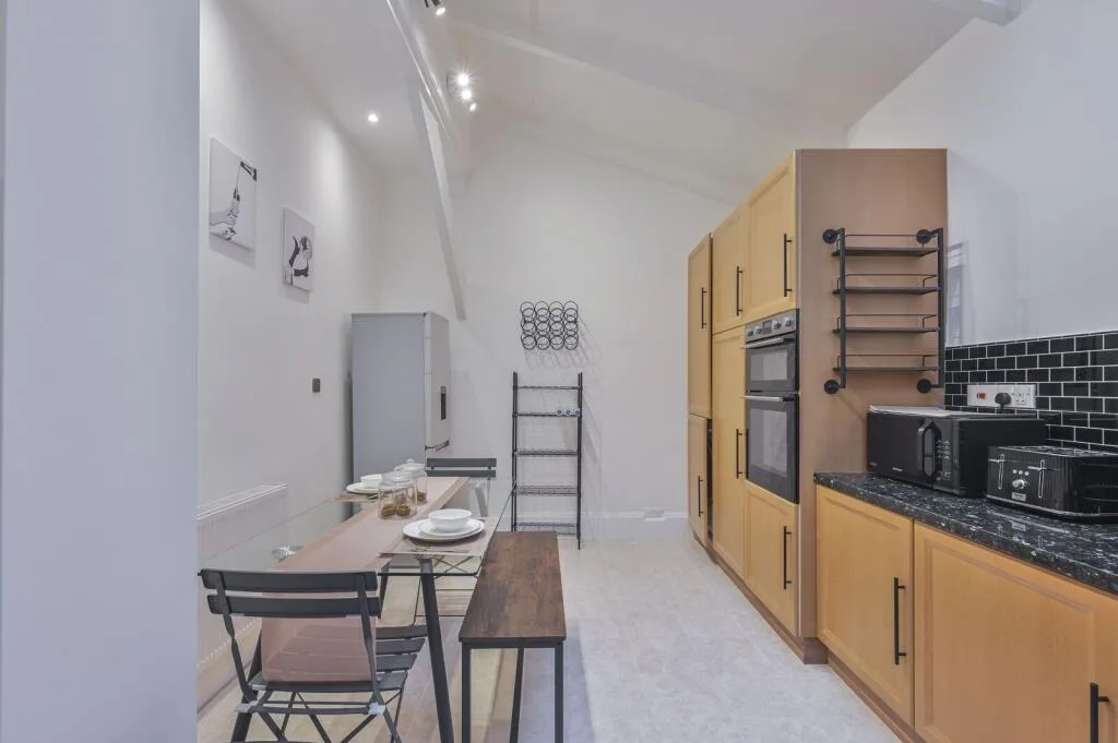3 bedroom mews property for rent