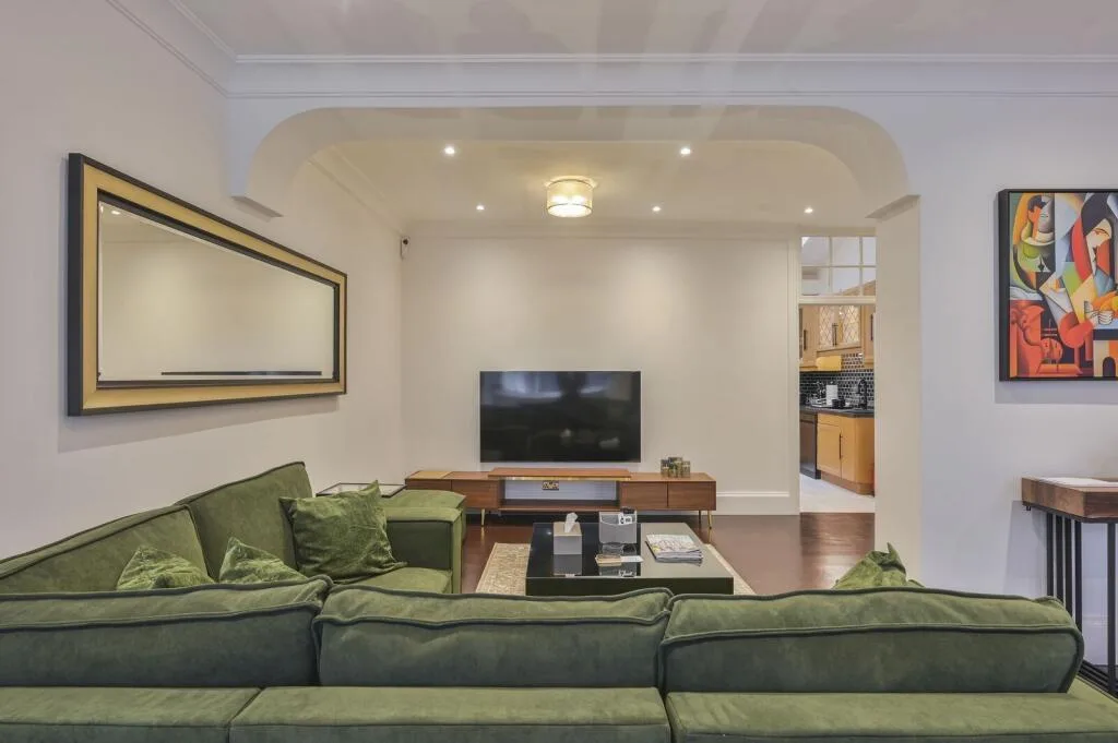 3 bedroom mews property for rent