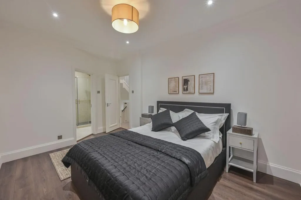 3 bedroom mews property for rent