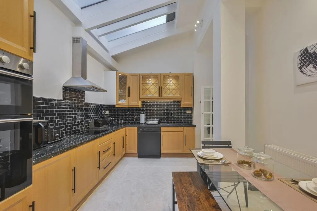 3 bedroom mews property for rent