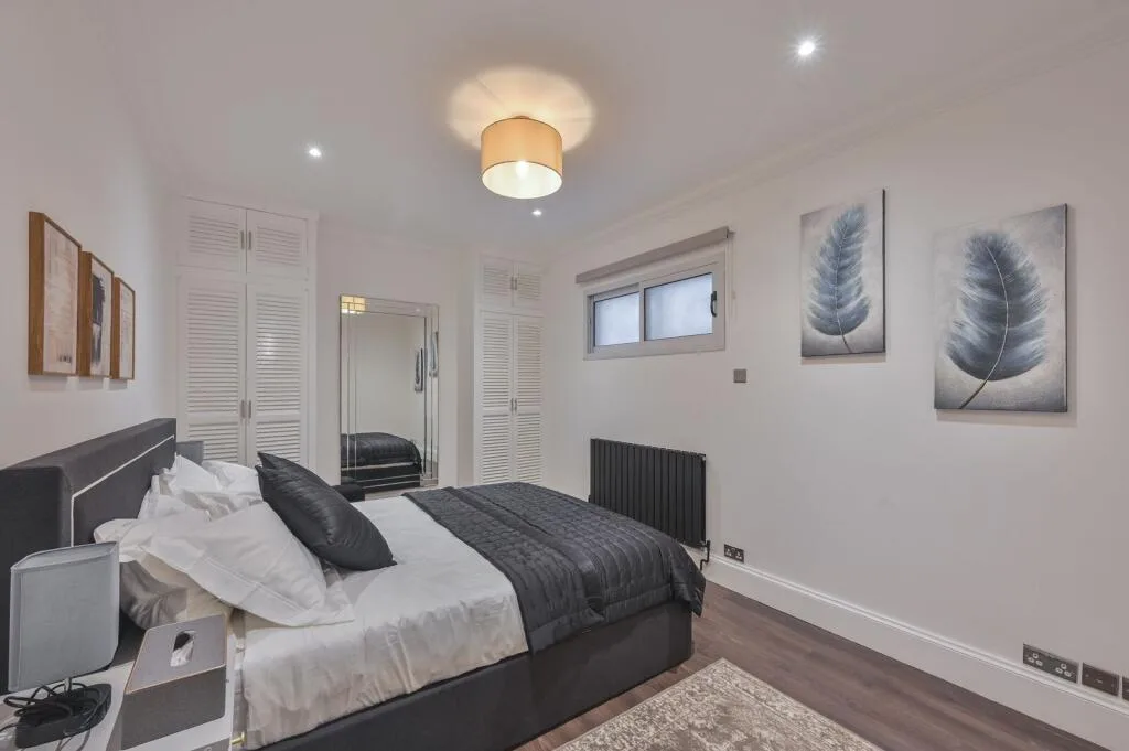 3 bedroom mews property for rent