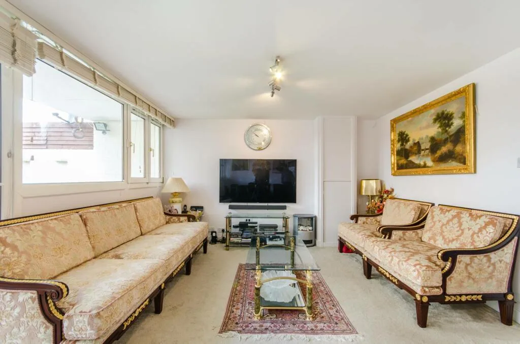 3 bedroom flat for rent