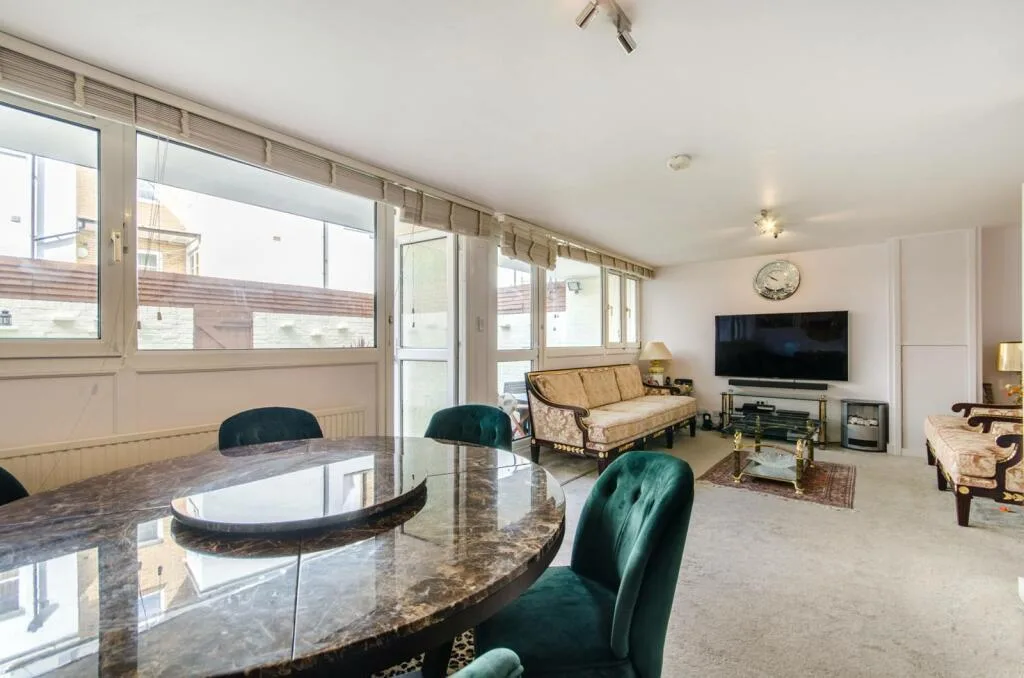 3 bedroom flat for rent