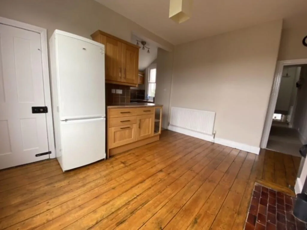 3 bedroom maisonette for rent