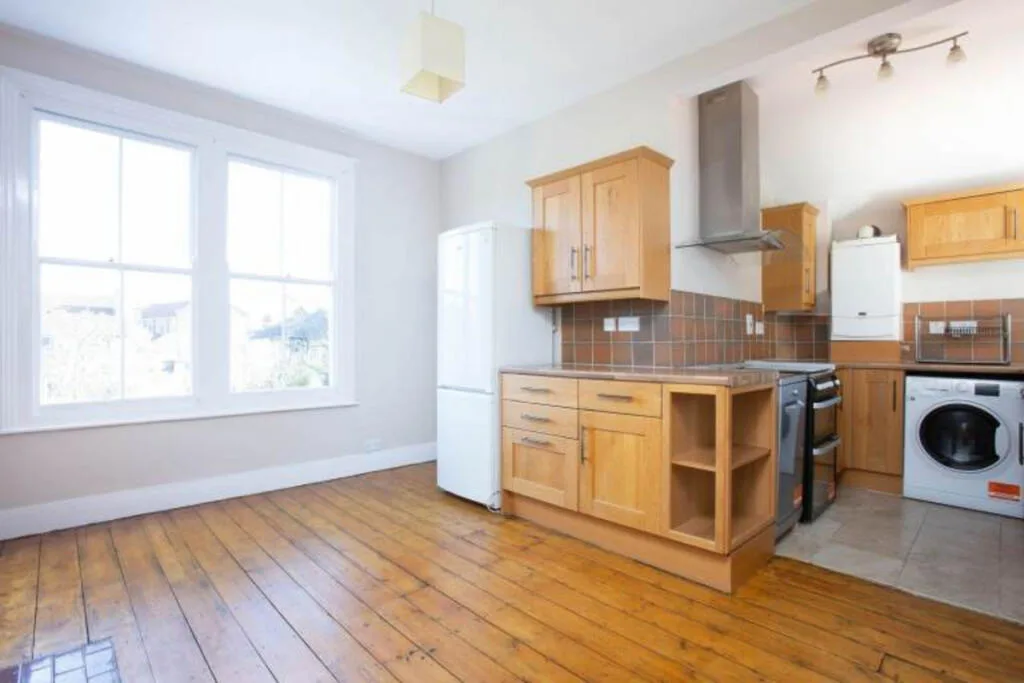3 bedroom maisonette for rent