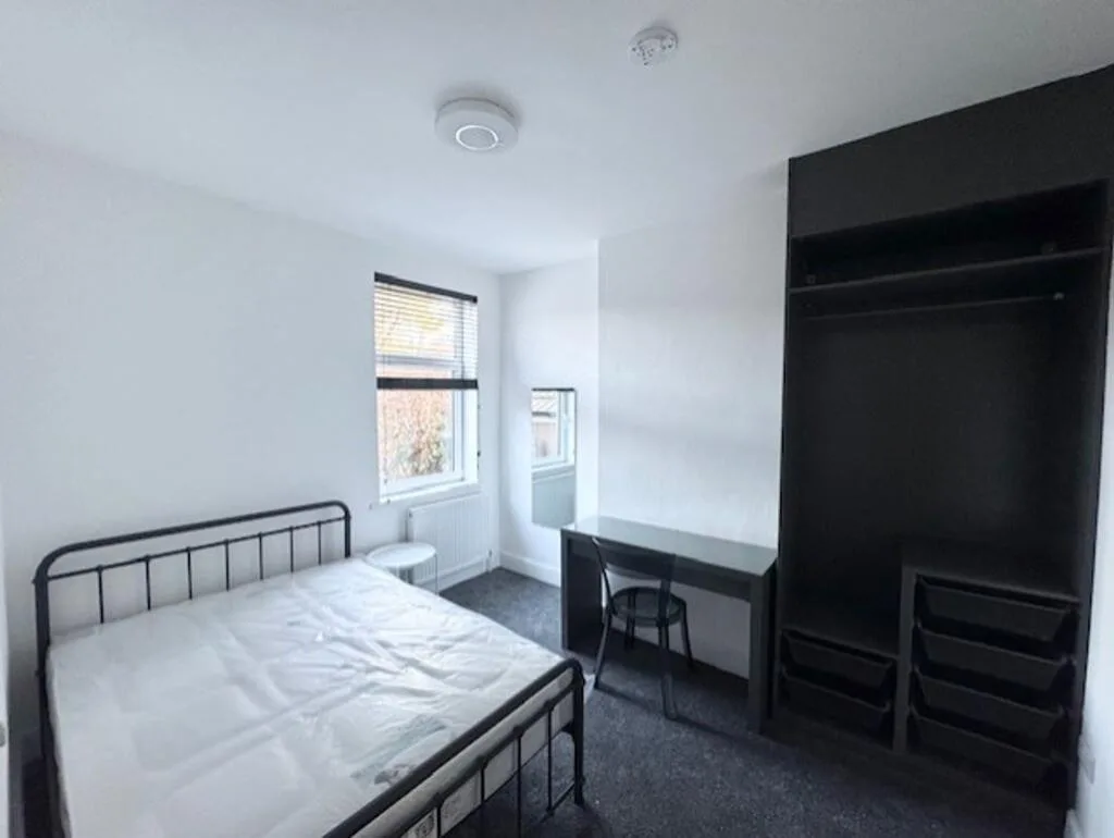 5 bedroom terraced house for rent