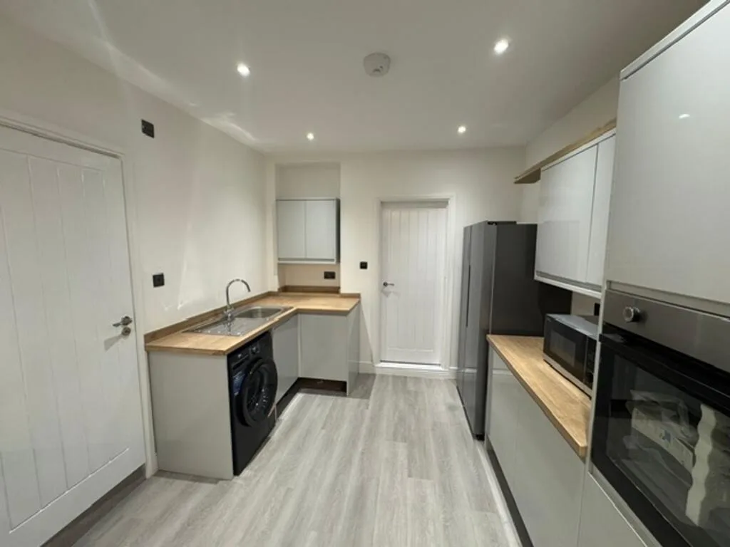 5 bedroom terraced house for rent
