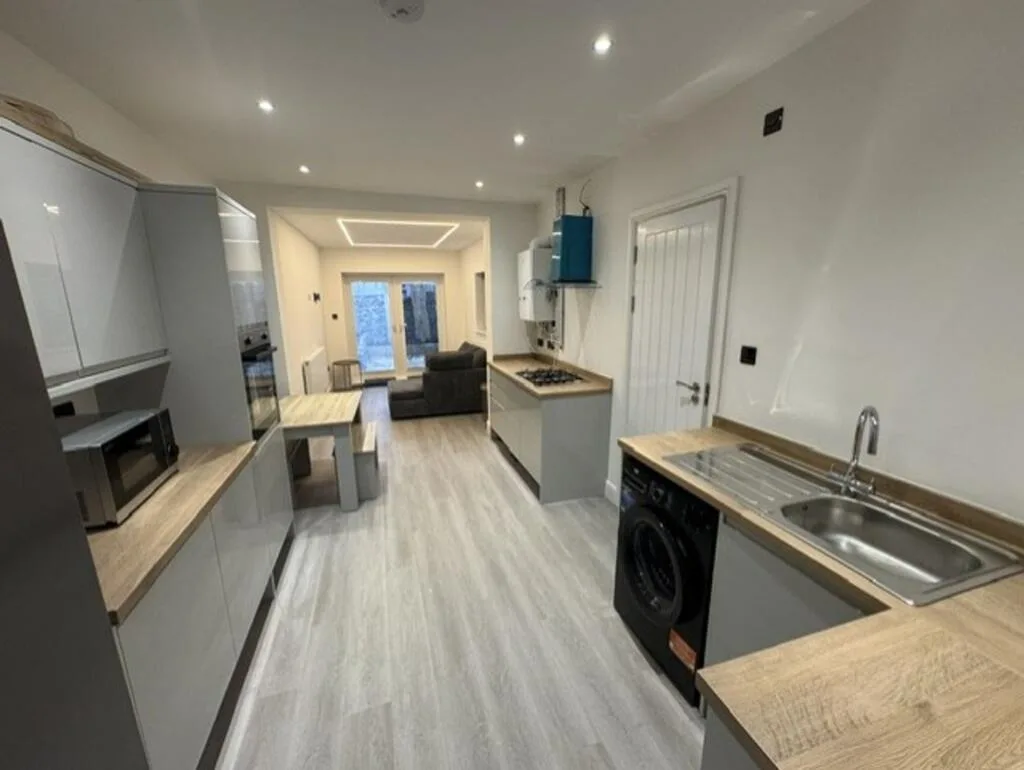5 bedroom terraced house for rent