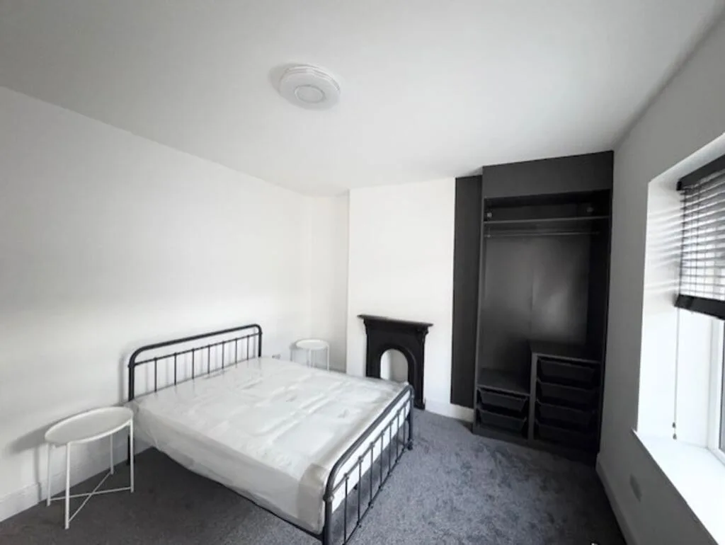 5 bedroom terraced house for rent