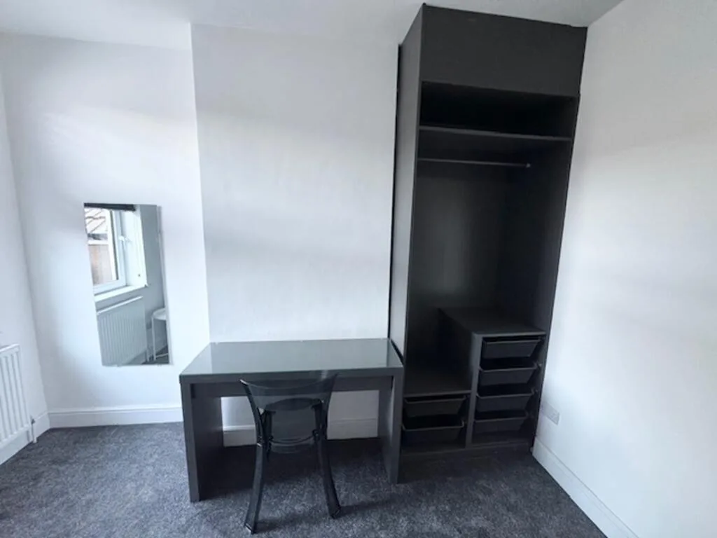 5 bedroom terraced house for rent