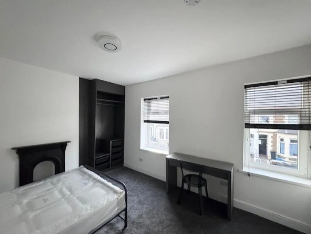 5 bedroom terraced house for rent