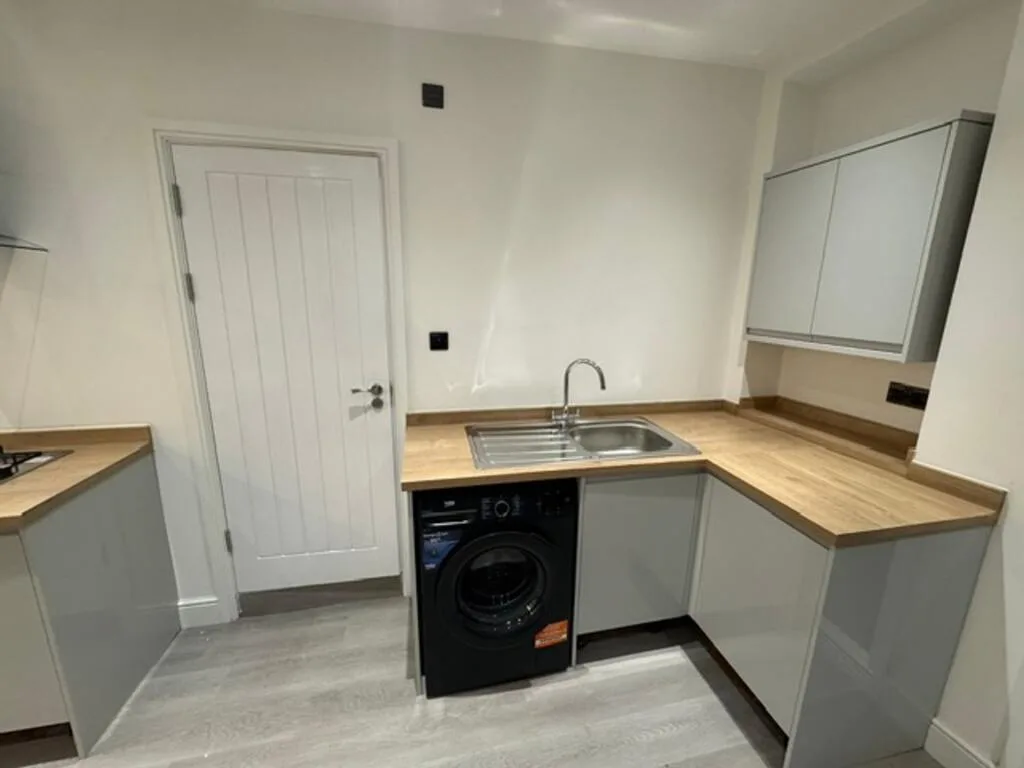 5 bedroom terraced house for rent