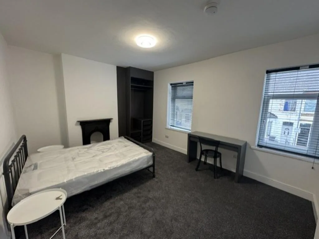 5 bedroom terraced house for rent
