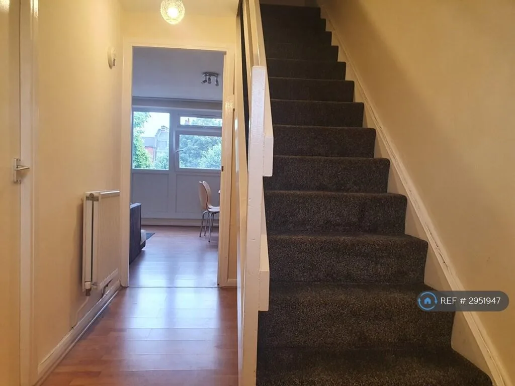 3 bedroom maisonette for rent
